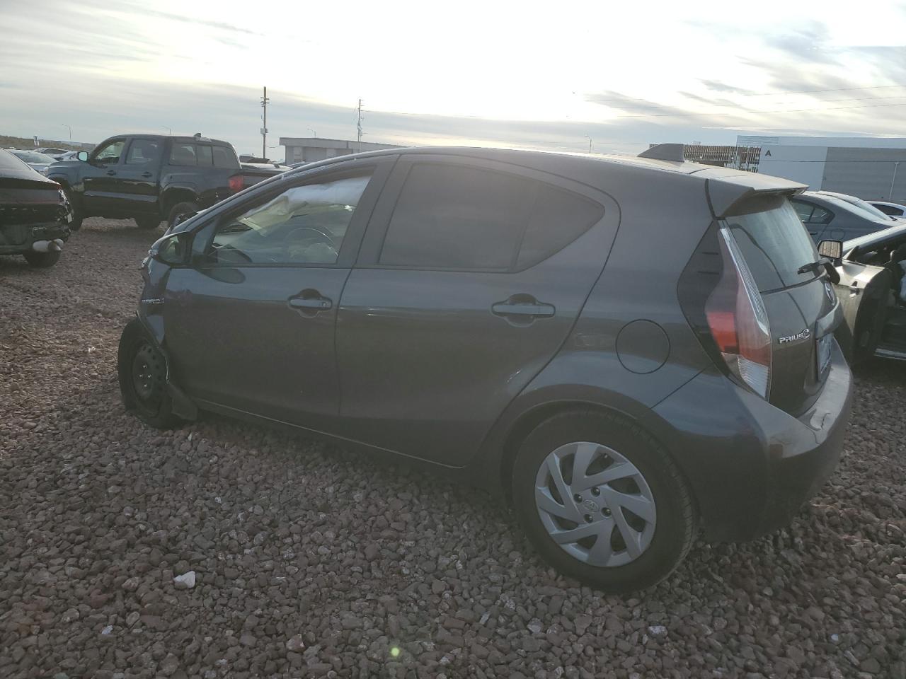 2015 TOYOTA PRIUS C - Image 2