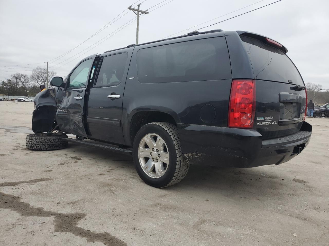 2012 GMC YUKON XL K - Image 2