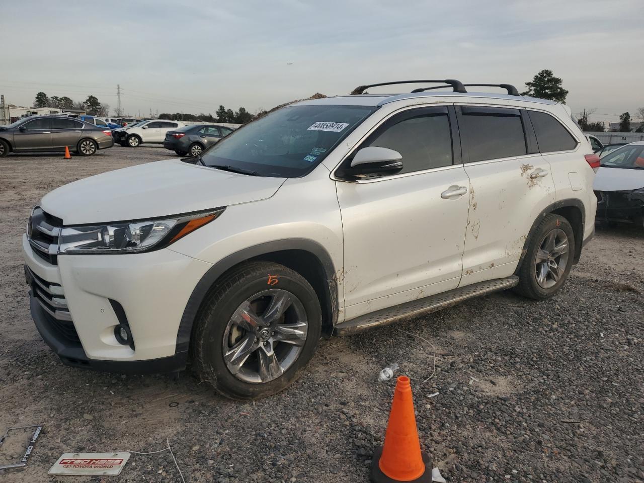 2019 TOYOTA HIGHLANDER car image