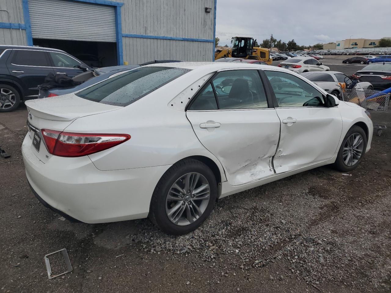 2015 TOYOTA CAMRY LE - Фото 3