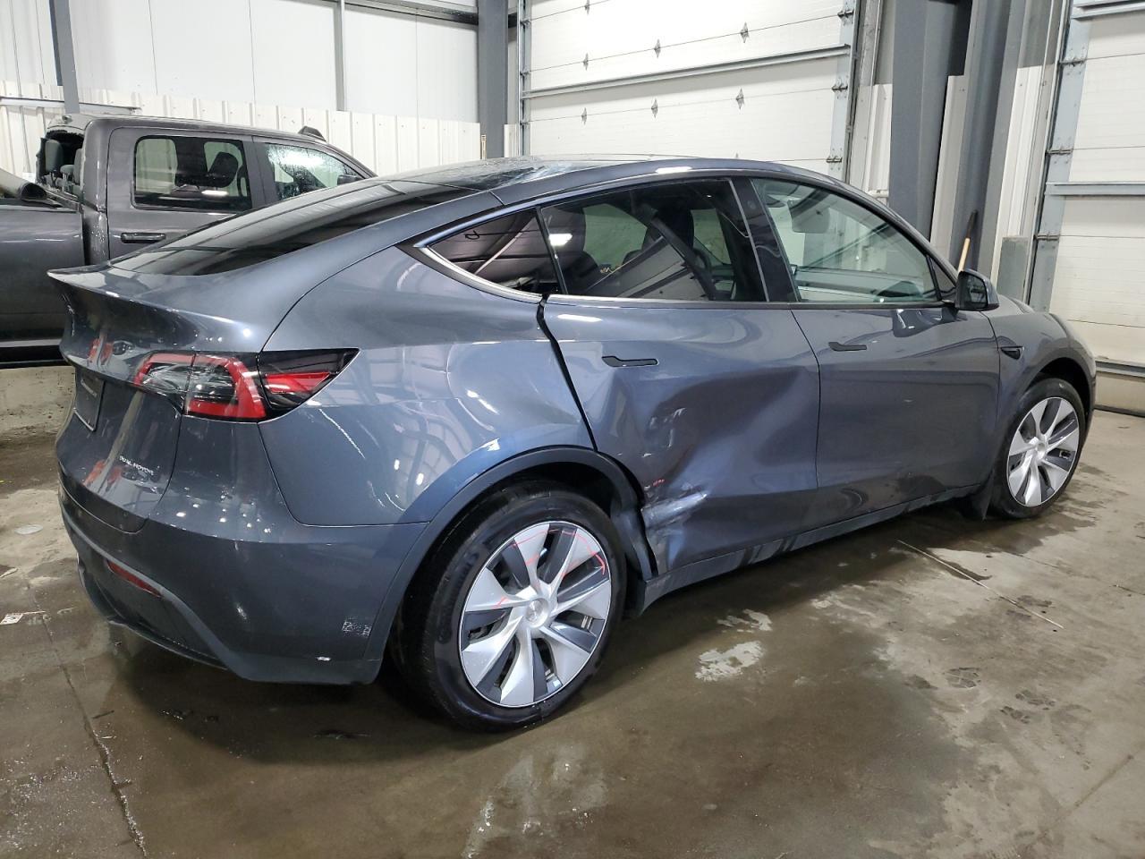 2023 TESLA MODEL Y - Фото 3