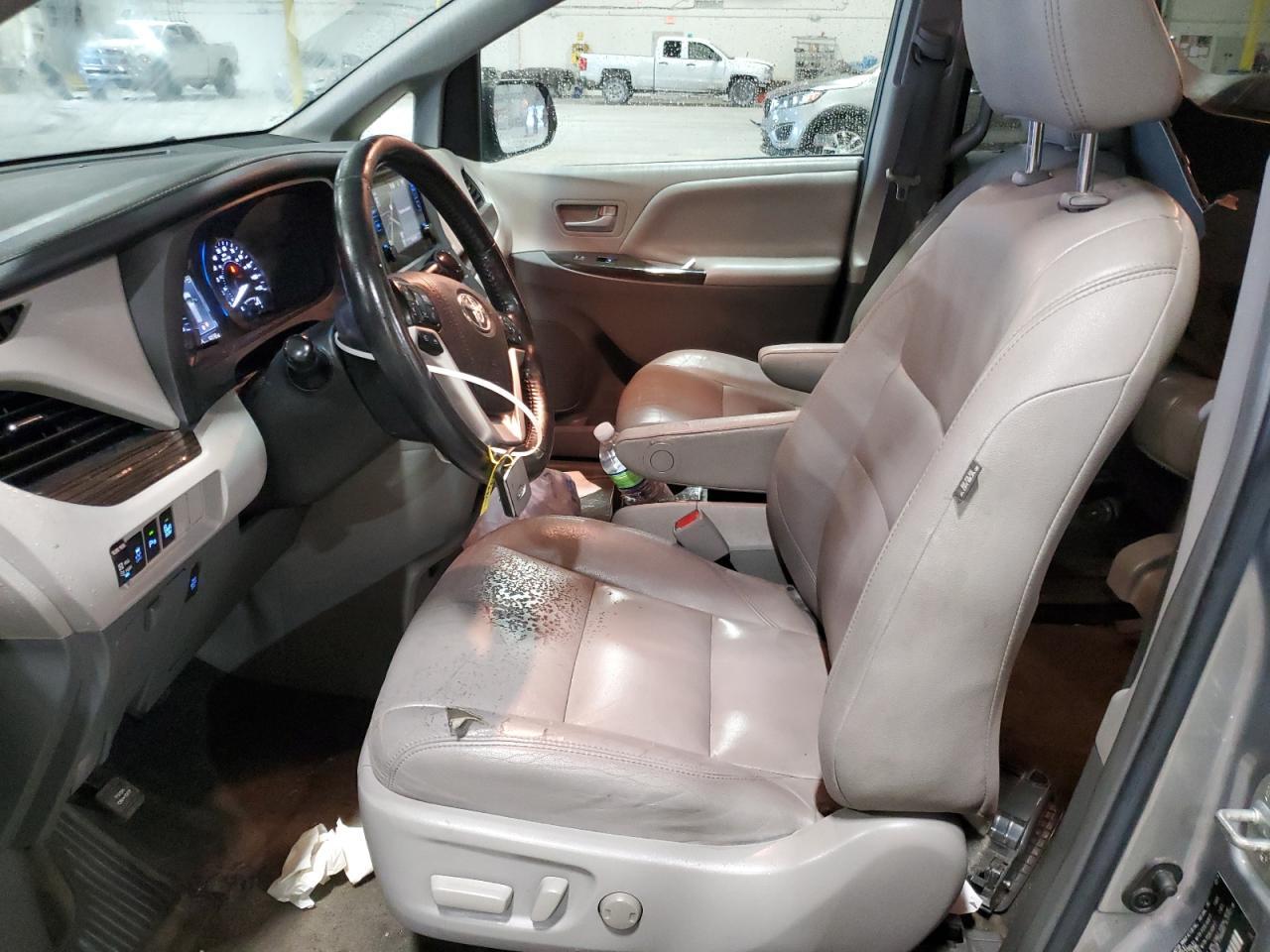 2015 TOYOTA SIENNA XLE - Фото 7