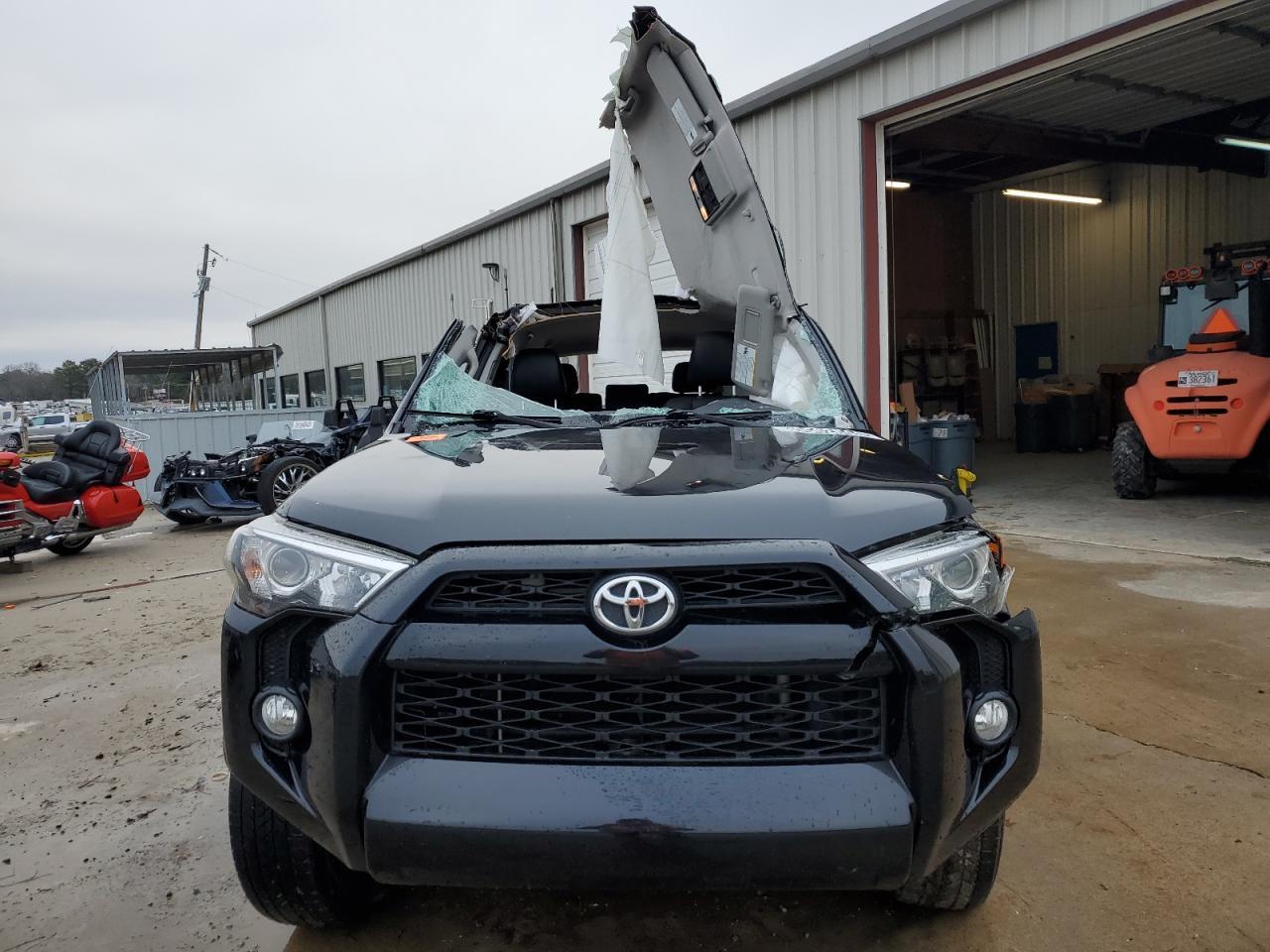 2017 TOYOTA 4RUNNER SR - Image 5