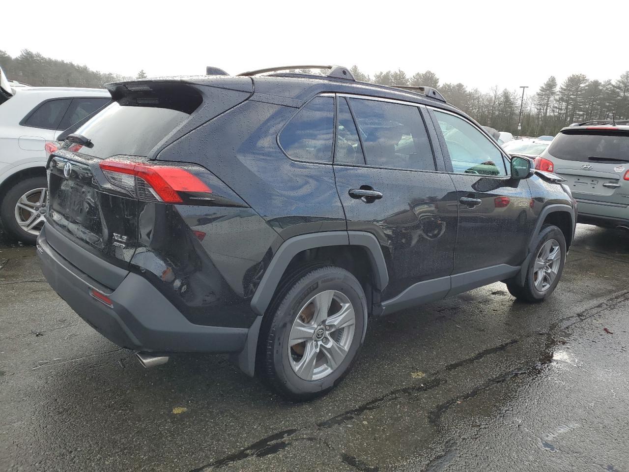 2022 TOYOTA RAV4 XLE - Image 3