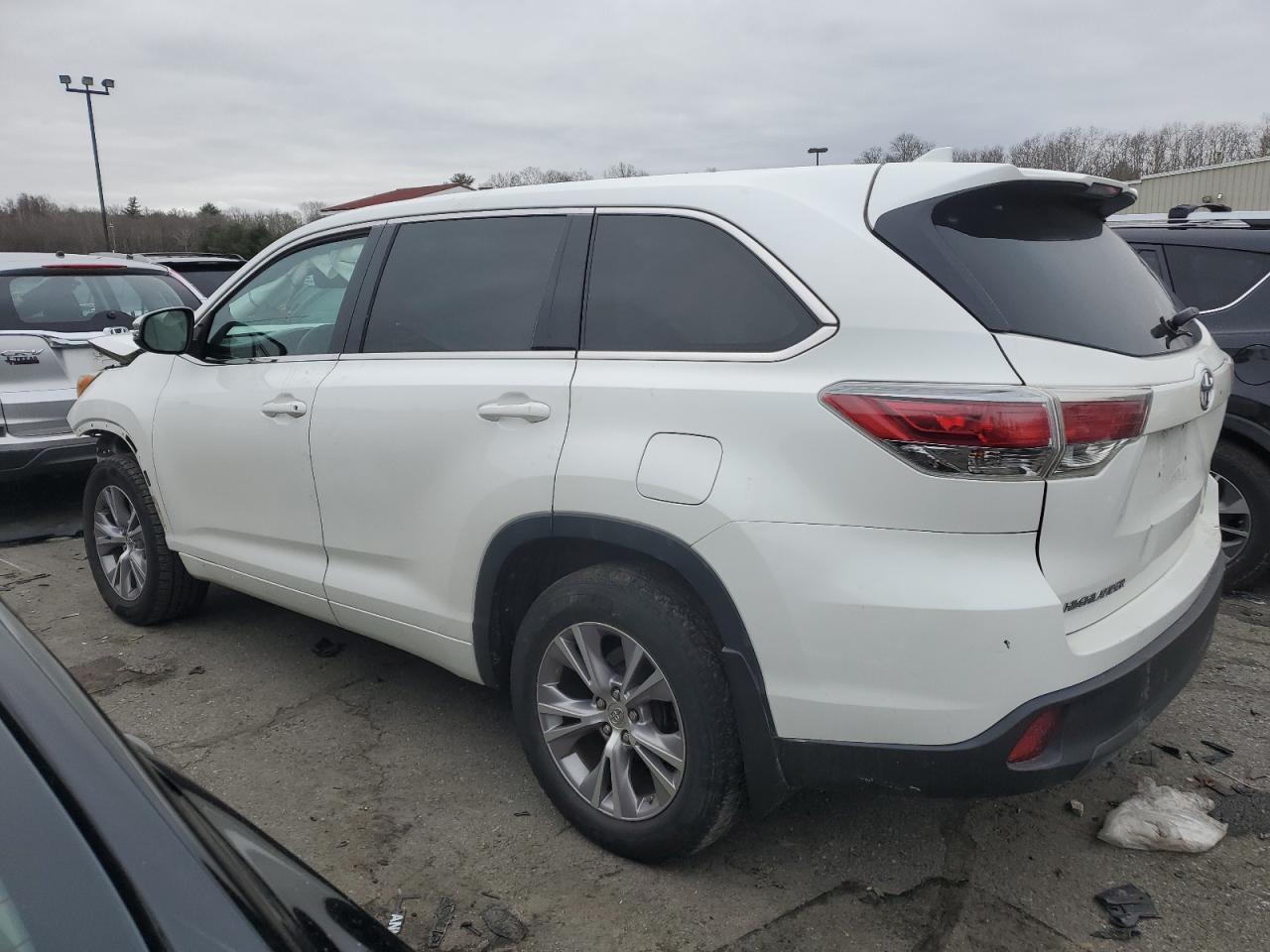 2015 TOYOTA HIGHLANDER - Фото 2