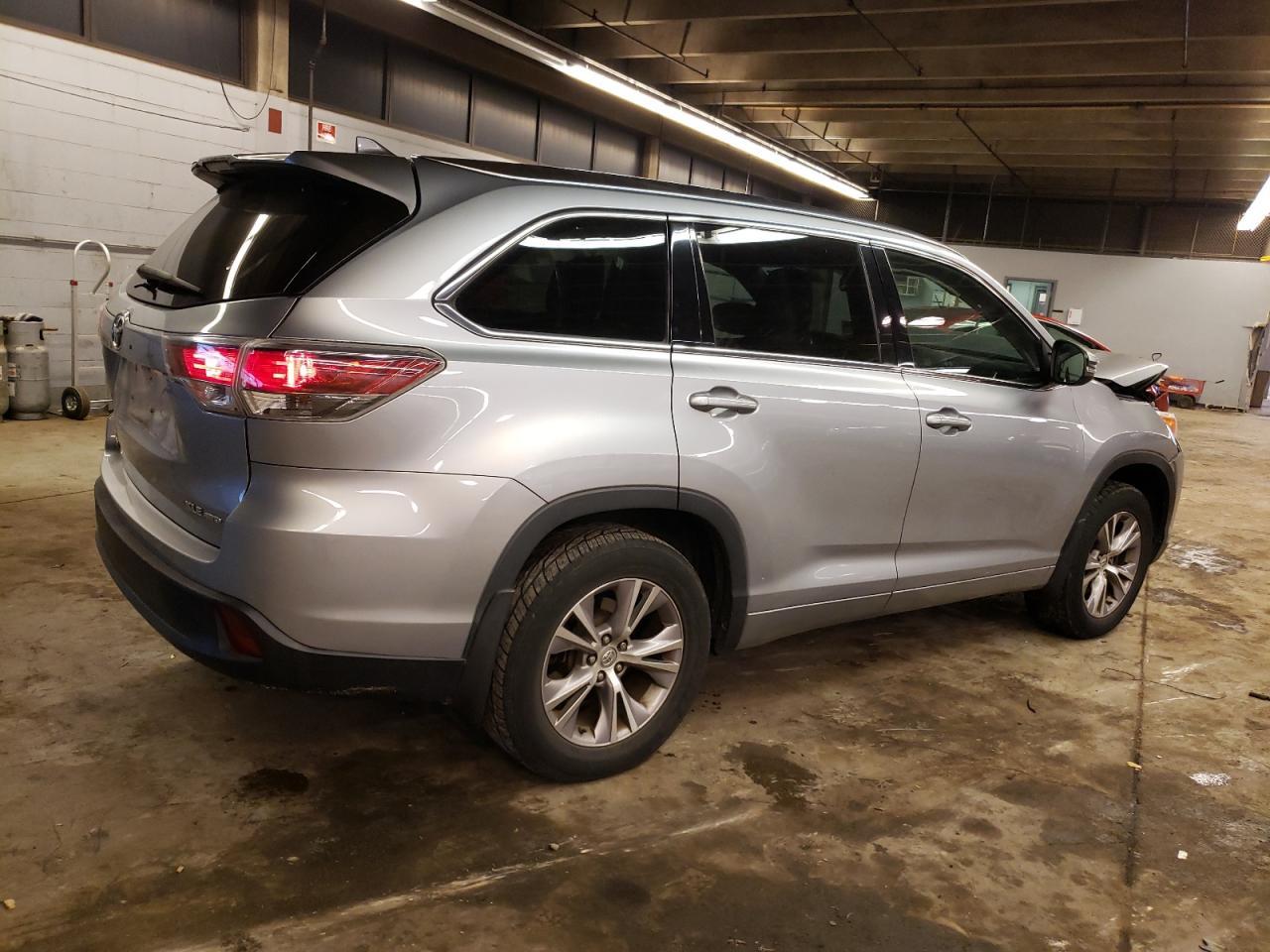 2015 TOYOTA HIGHLANDER - Image 3