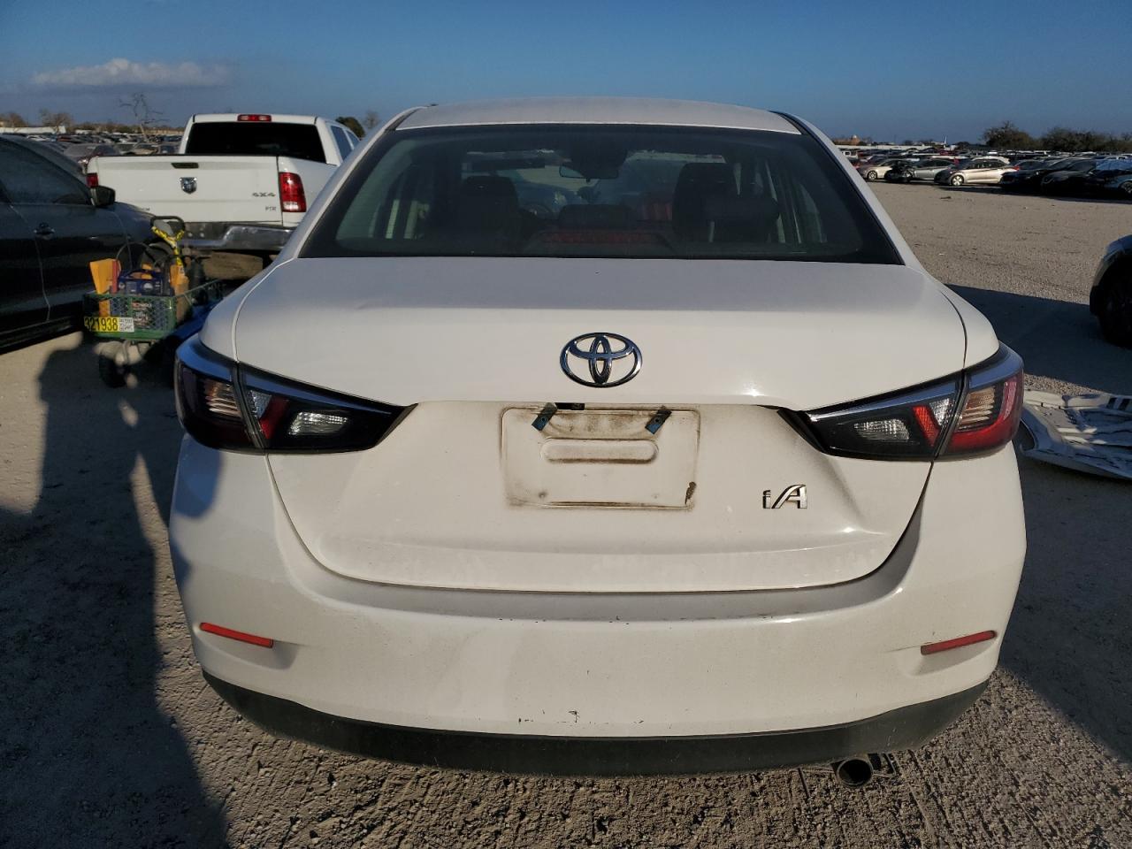 2017 TOYOTA YARIS IA - Фото 6