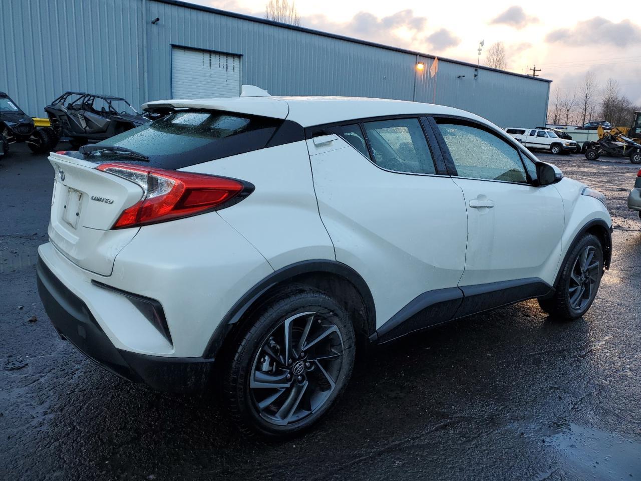 2021 TOYOTA C-HR XLE - Image 3
