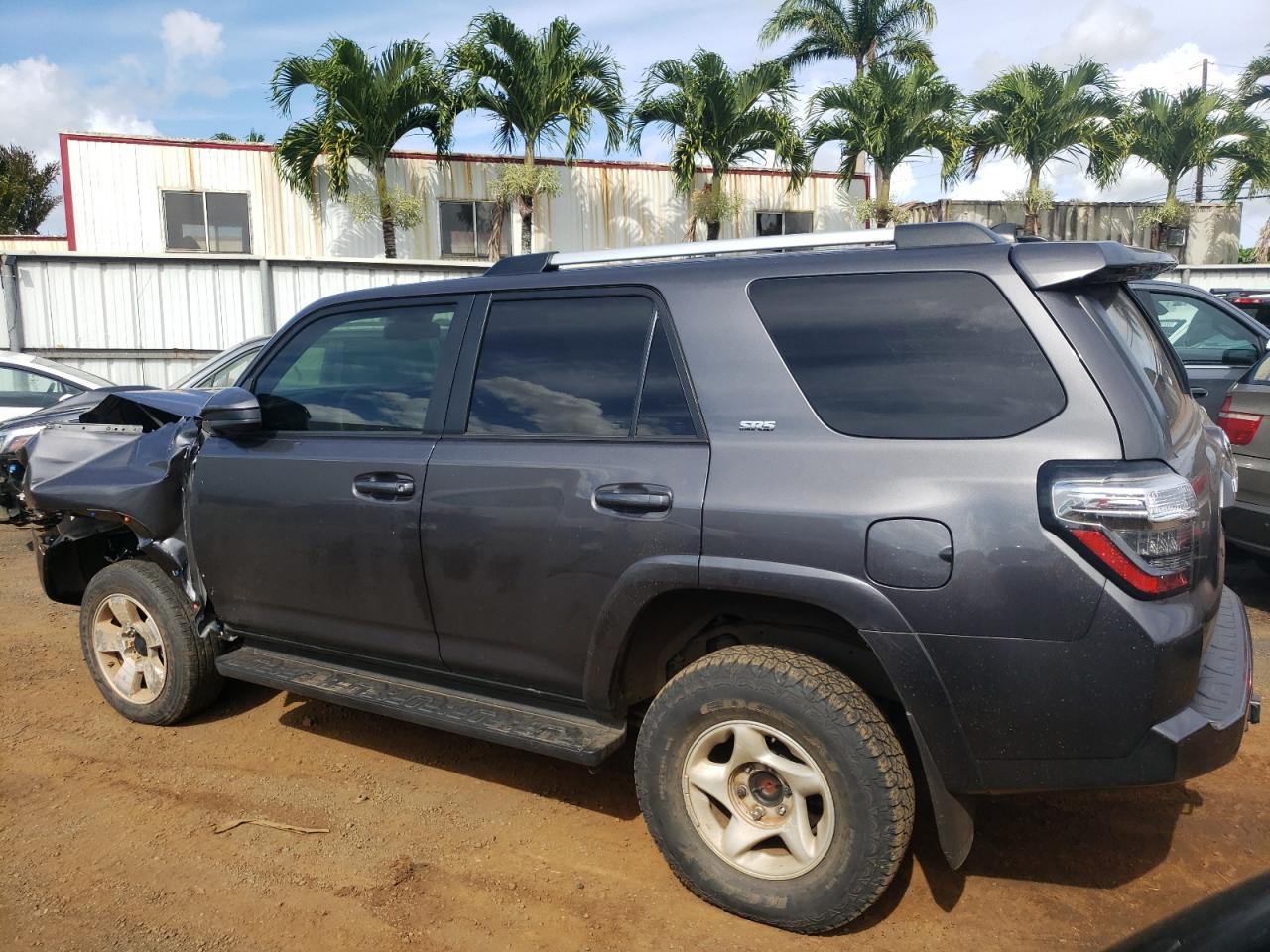 2022 TOYOTA 4RUNNER SR - Фото 2