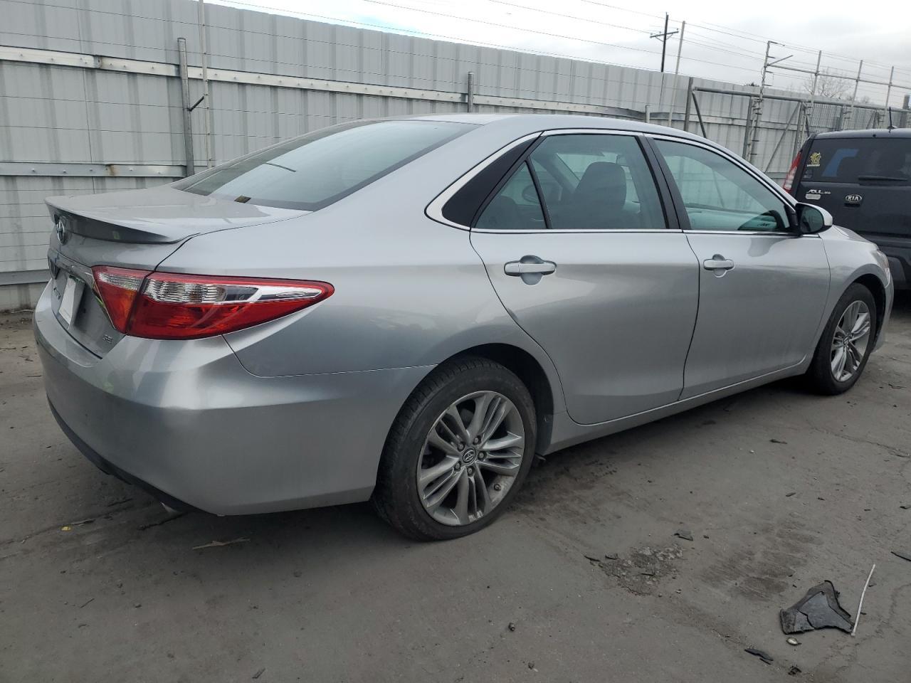 2015 TOYOTA CAMRY LE - Image 3