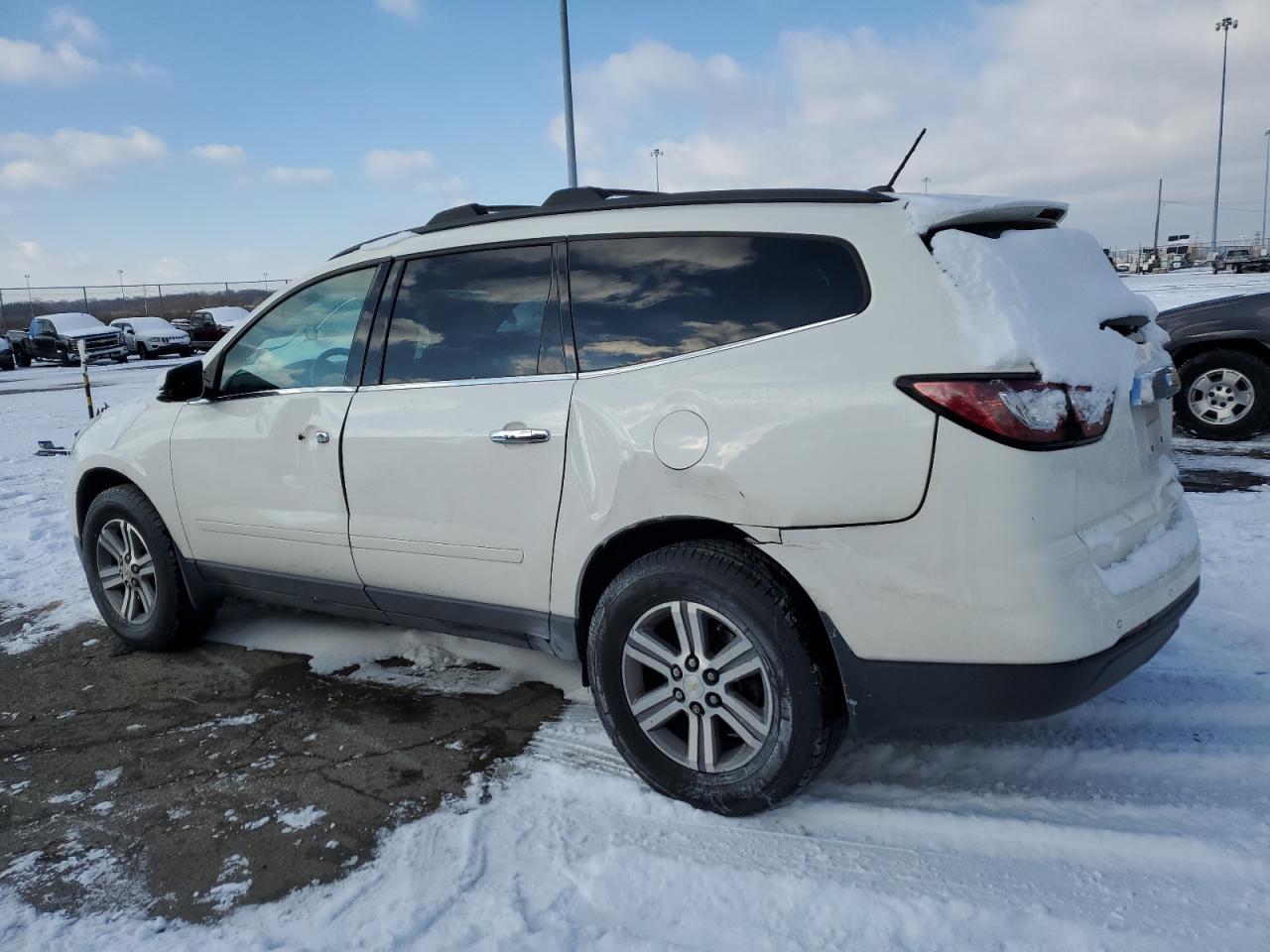 2015 CHEVROLET TRAVERSE L - Фото 2