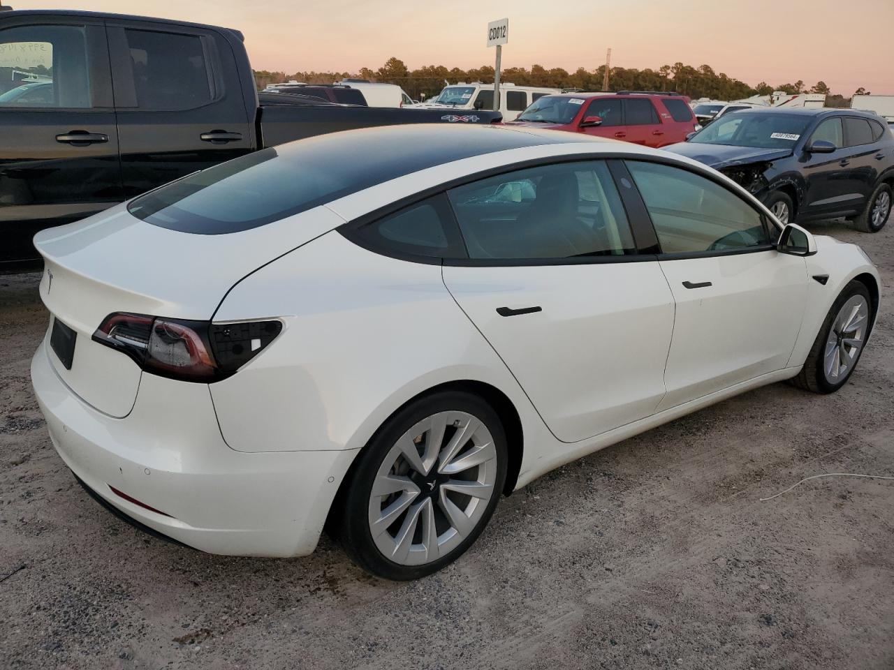 2021 TESLA MODEL 3 - Фото 3