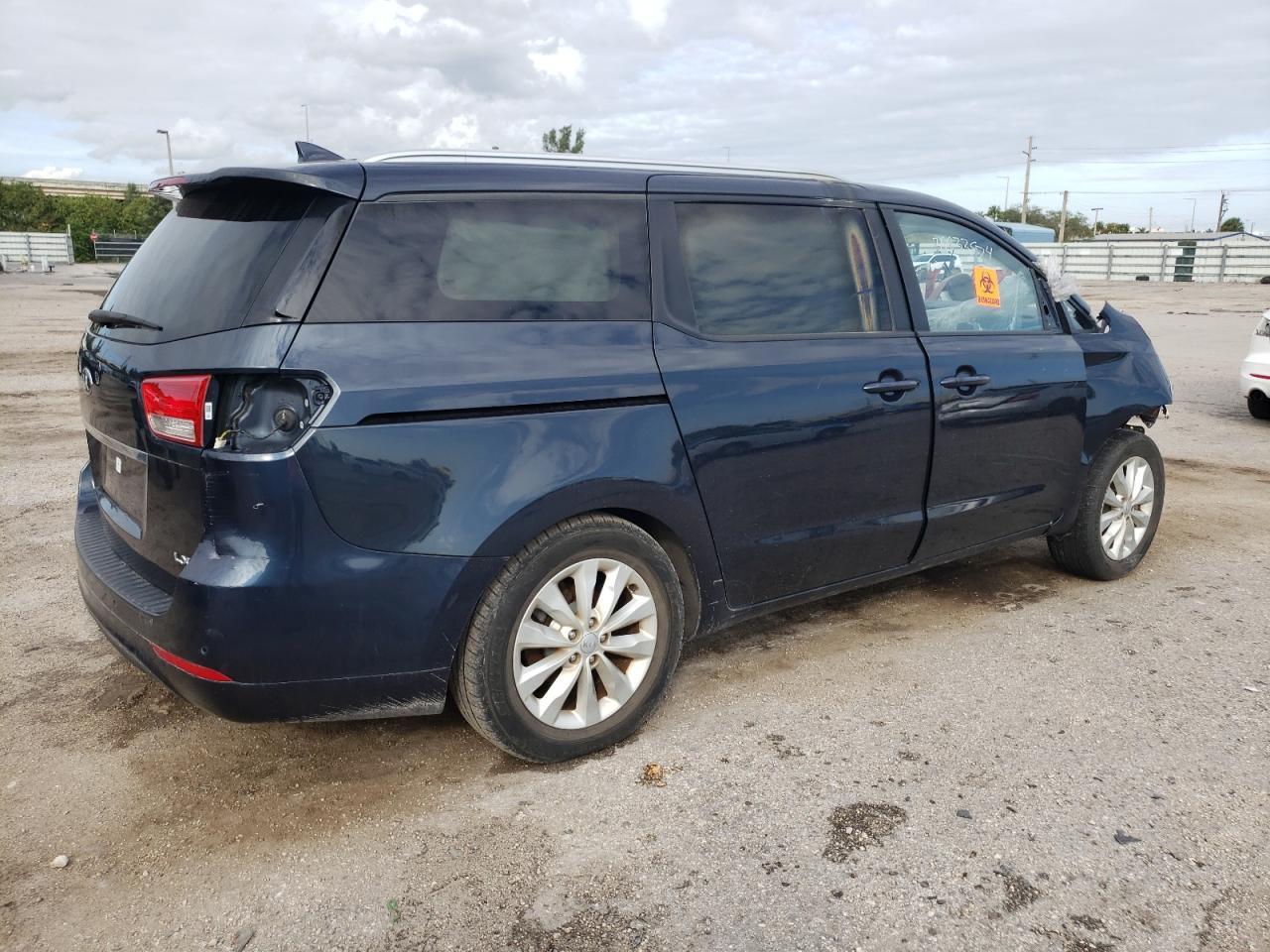 2017 KIA SEDONA LX - Image 3