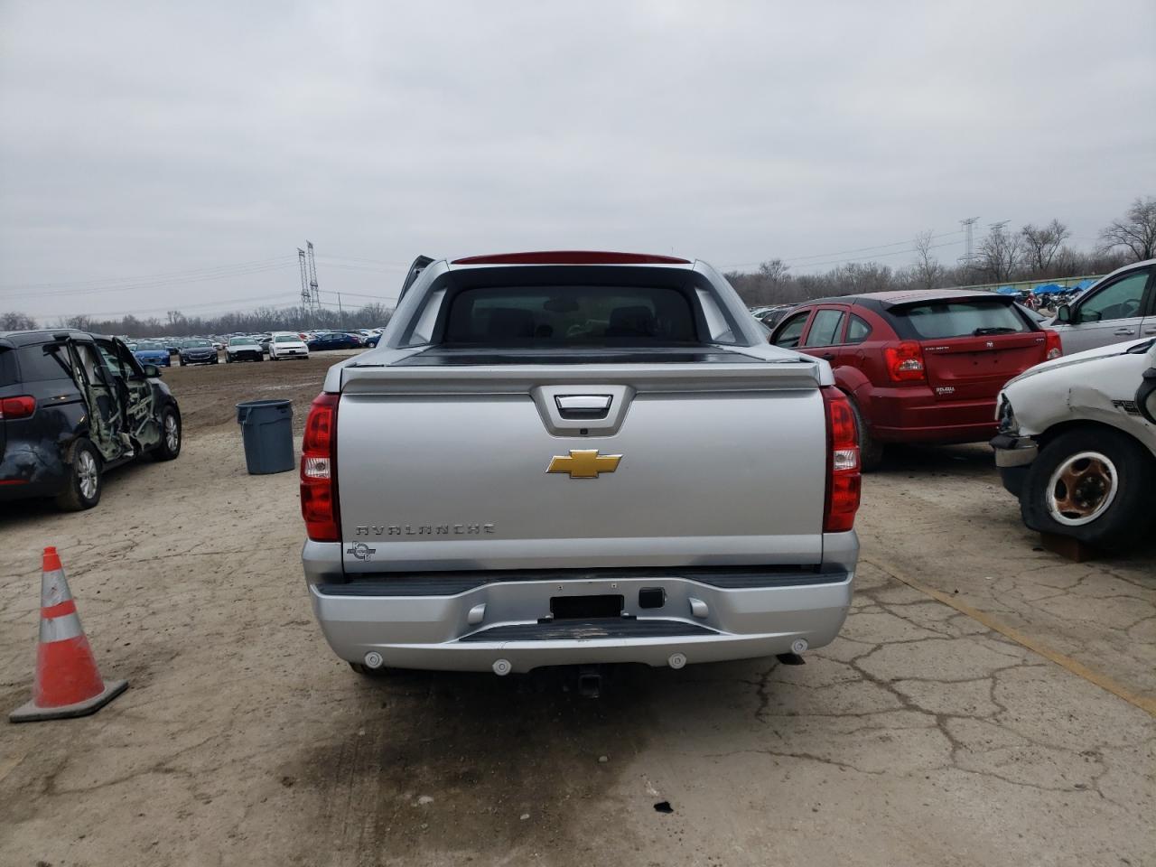 2013 CHEVROLET AVALANCHE - Image 6