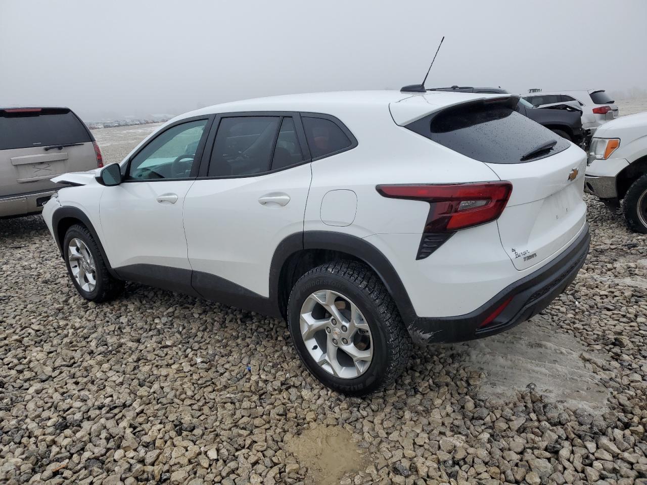 2024 CHEVROLET TRAX LS - Image 2