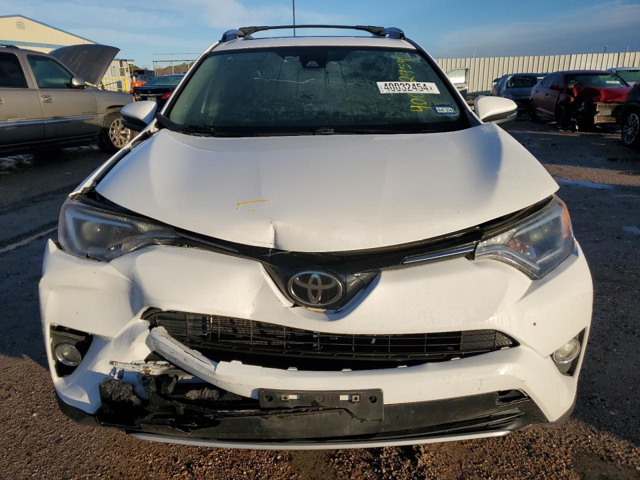 2017 TOYOTA RAV4 XLE - Image 5