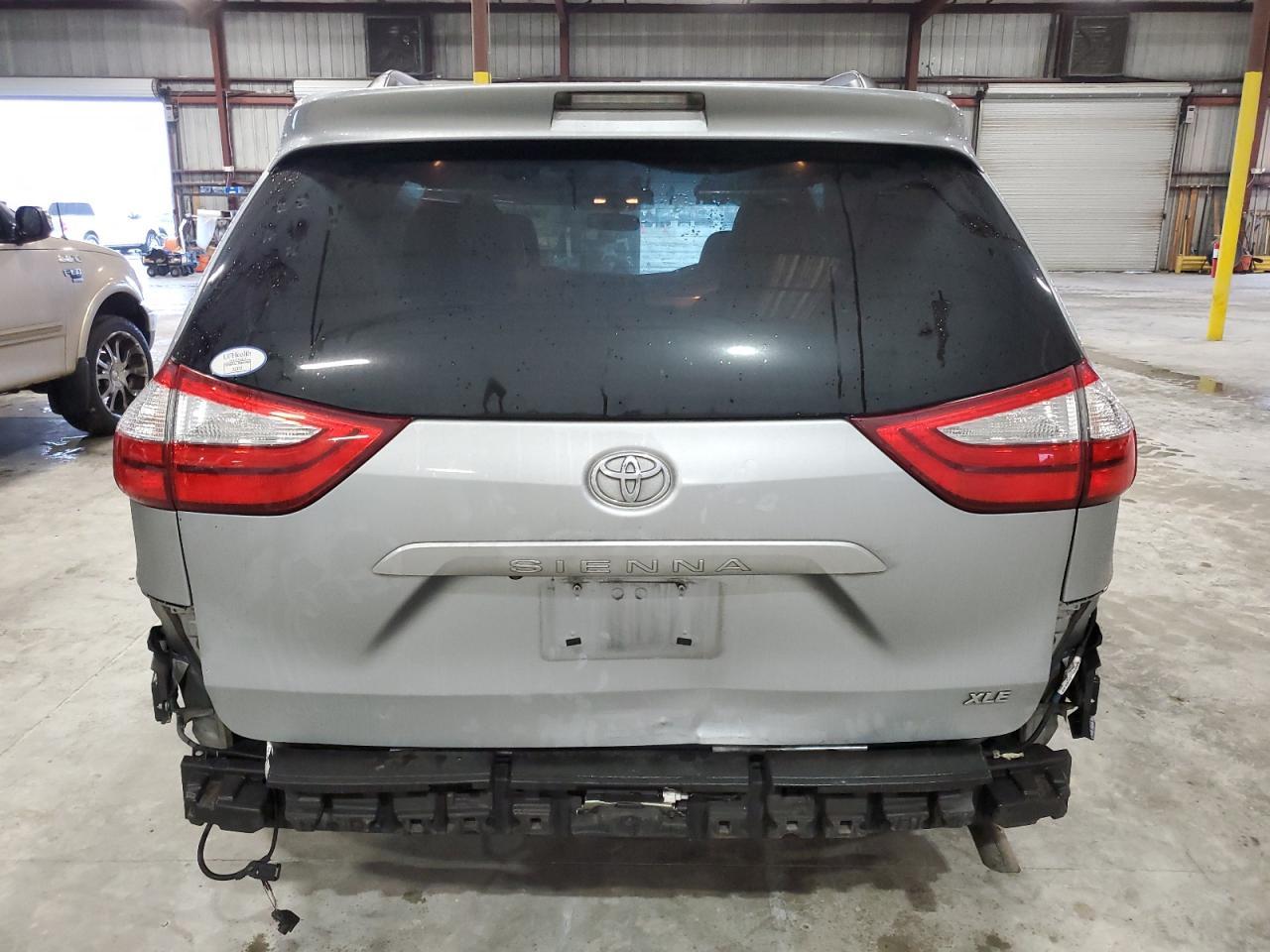 2015 TOYOTA SIENNA XLE - Фото 6