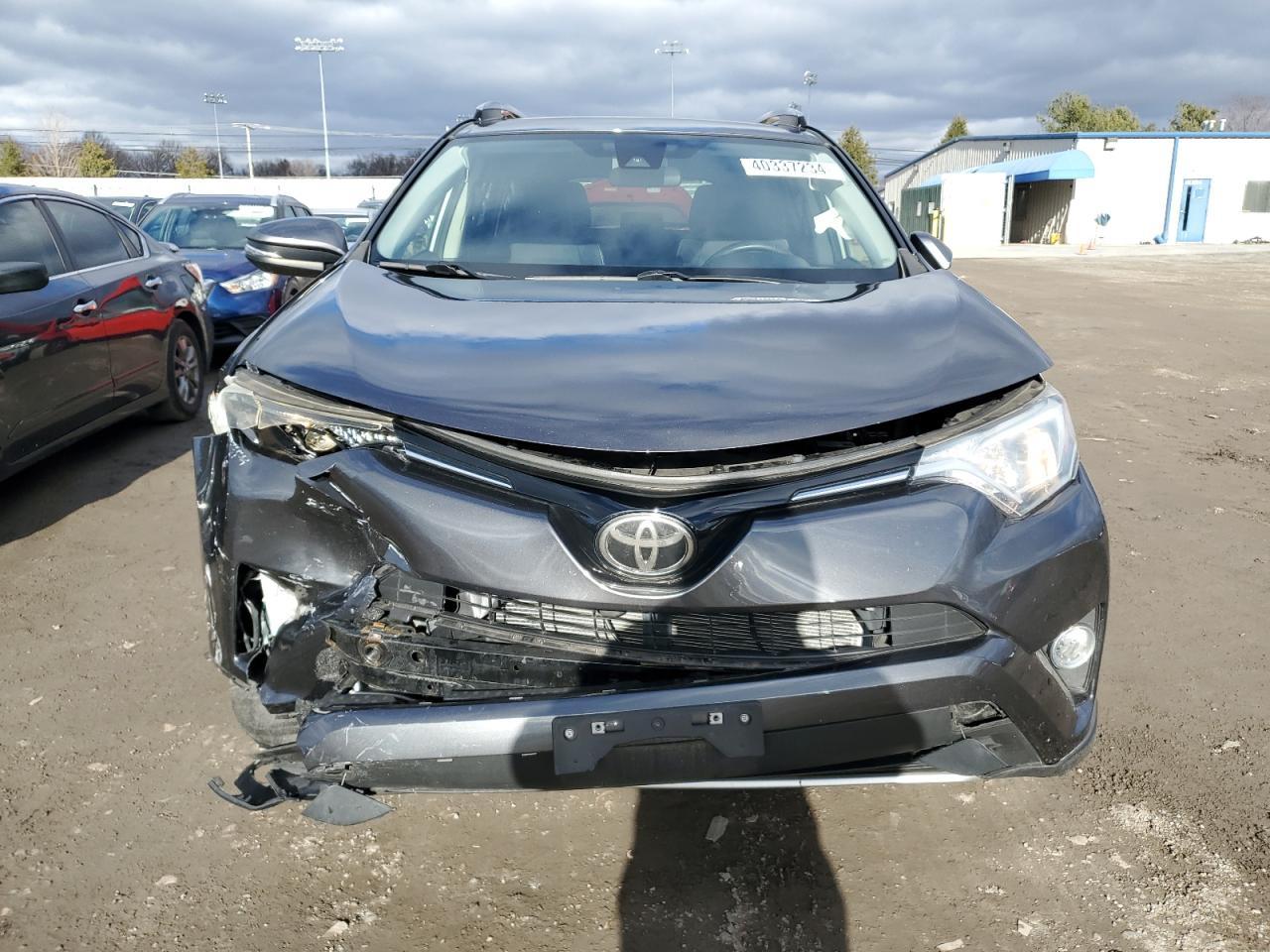 2017 TOYOTA RAV4 XLE - Image 5