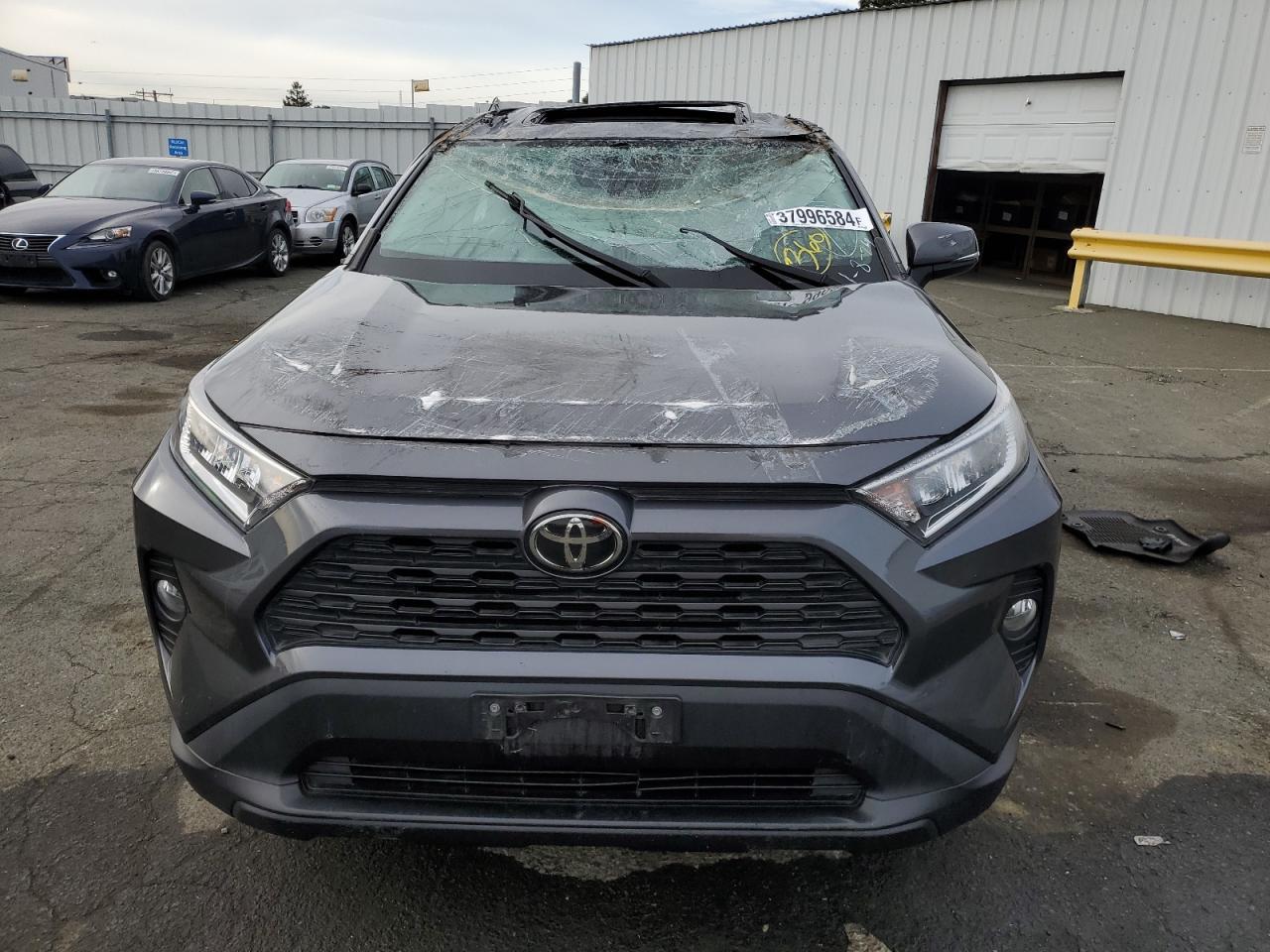 2019 TOYOTA RAV4 XLE P - Image 5