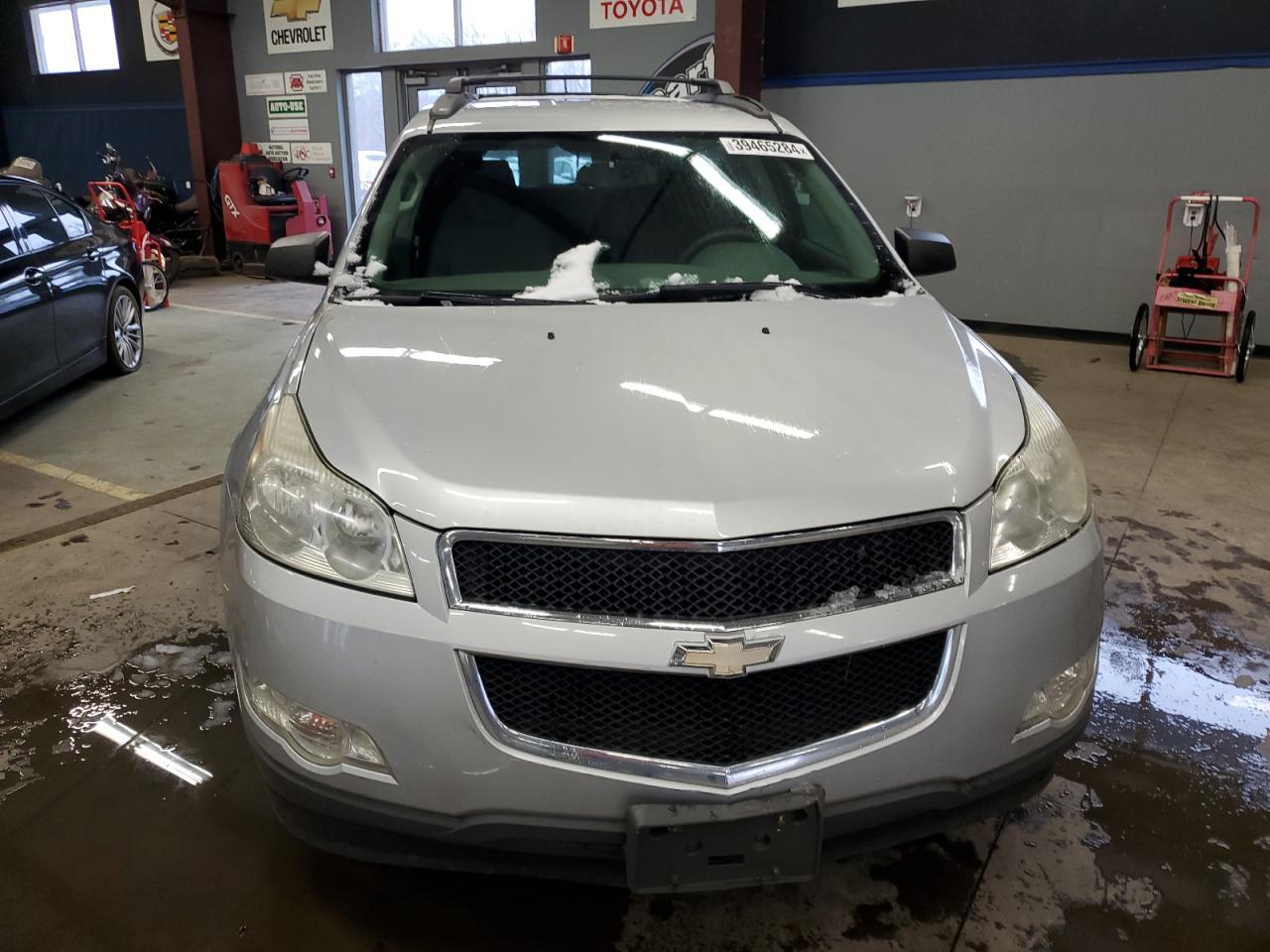 2011 CHEVROLET TRAVERSE L - Фото 5