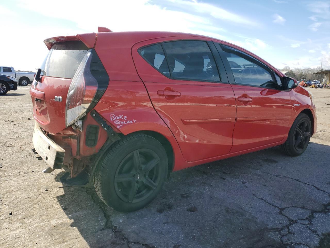 2015 TOYOTA PRIUS C - Фото 3