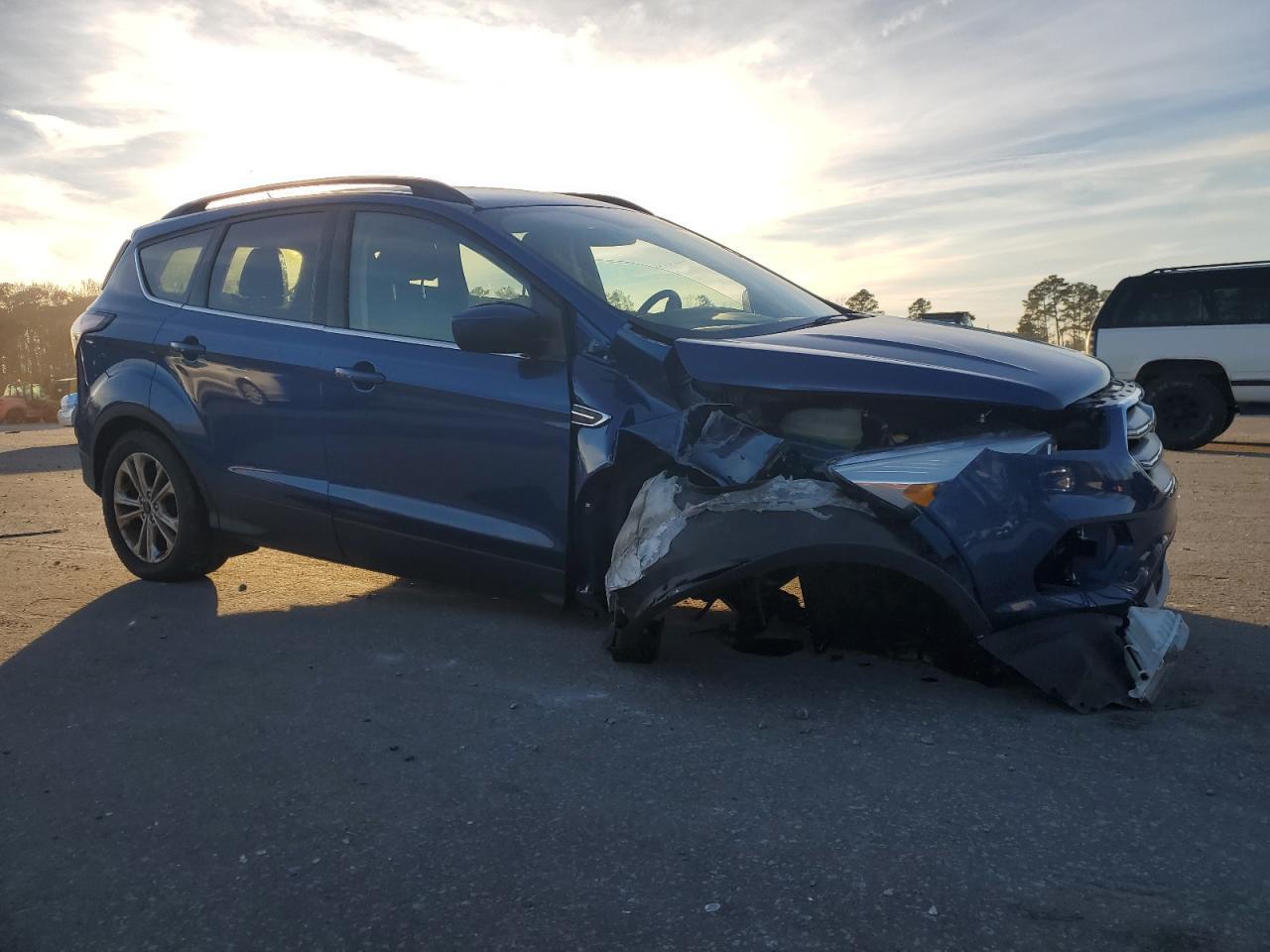 2017 FORD ESCAPE SE - Image 4
