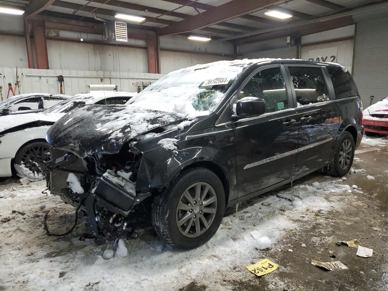 2014 CHRYSLER TOWN & COU