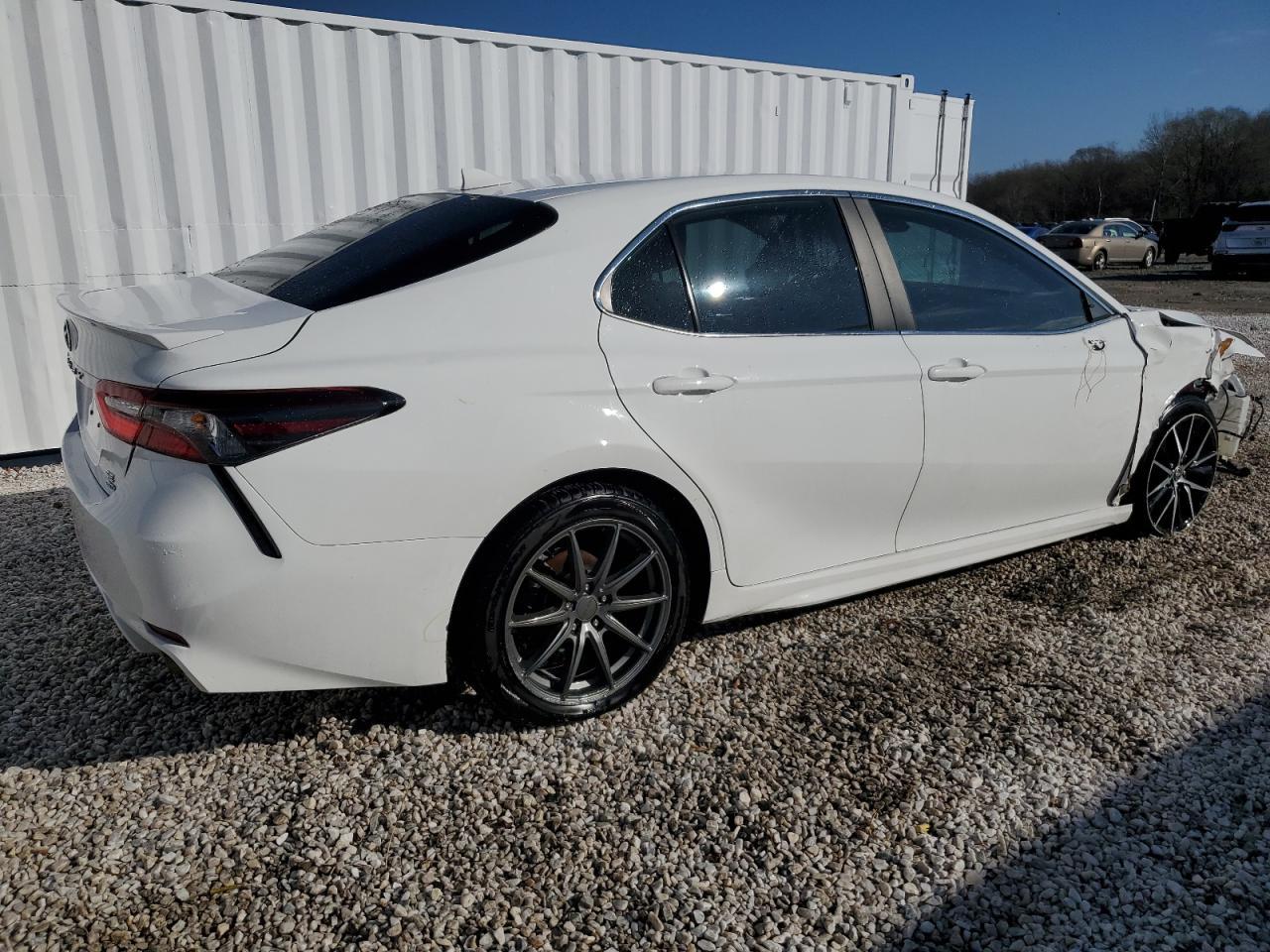 2021 TOYOTA CAMRY SE - Фото 3