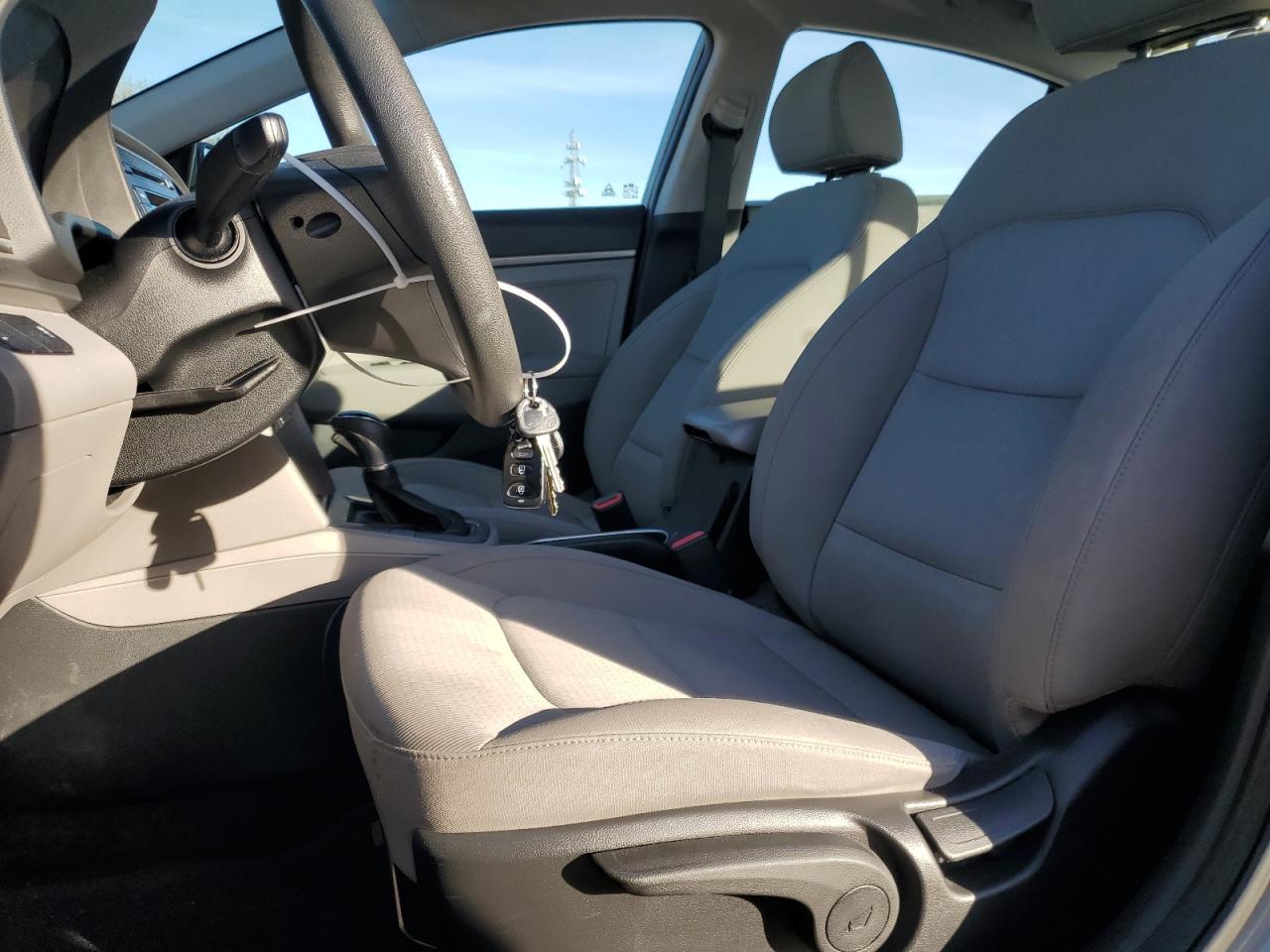 2017 HYUNDAI ELANTRA SE - Фото 7