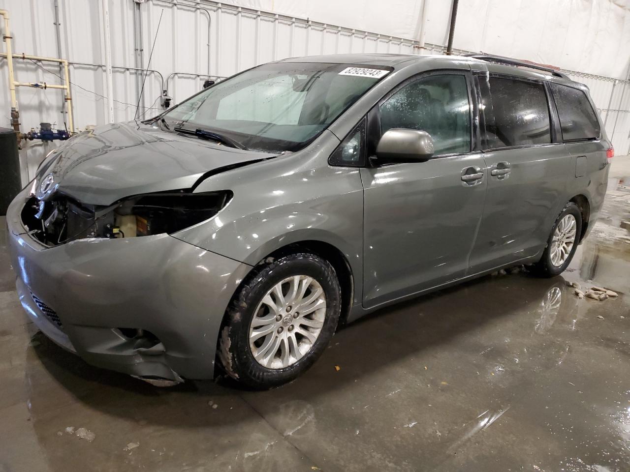 2013 TOYOTA SIENNA XLE car image