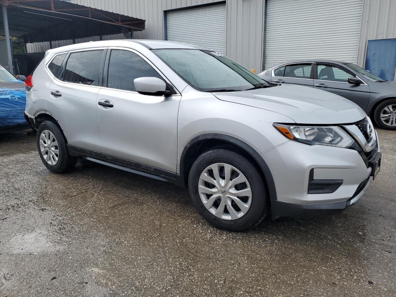 2017 NISSAN ROGUE S - Фото 4