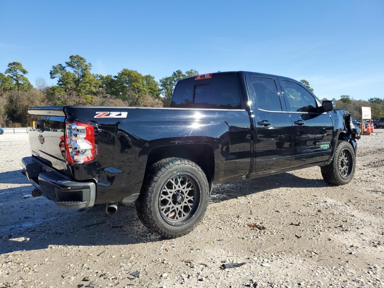2017 CHEVROLET SILVERADO - Image 3