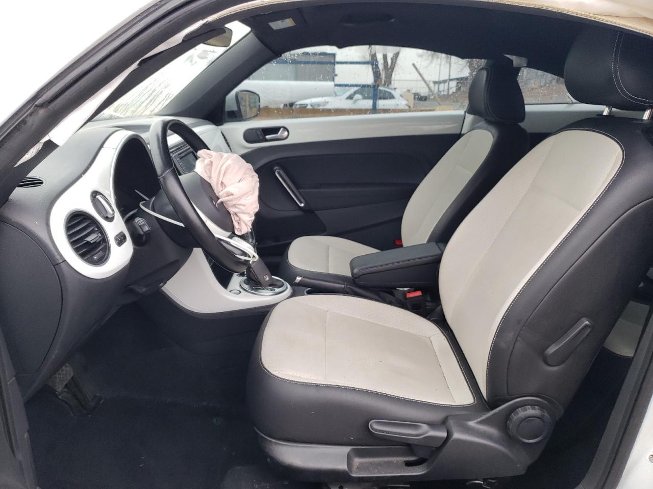 2019 VOLKSWAGEN BEETLE SE - Image 7