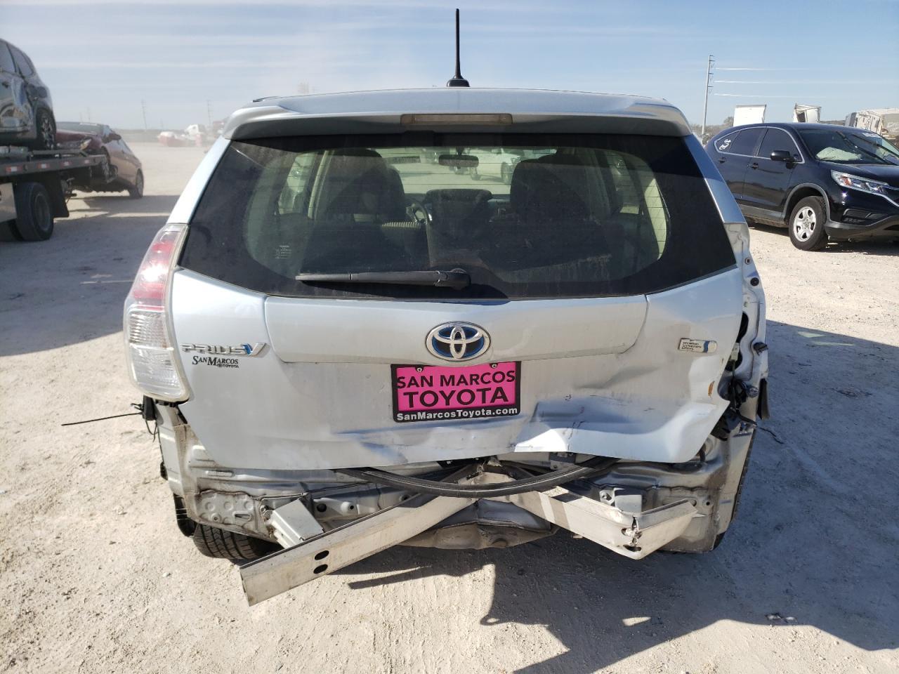 2016 TOYOTA PRIUS V - Image 6