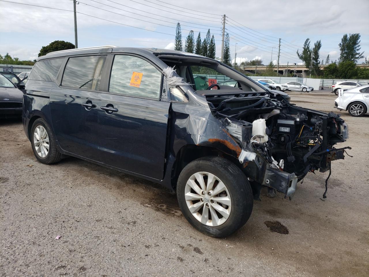 2017 KIA SEDONA LX - Image 4