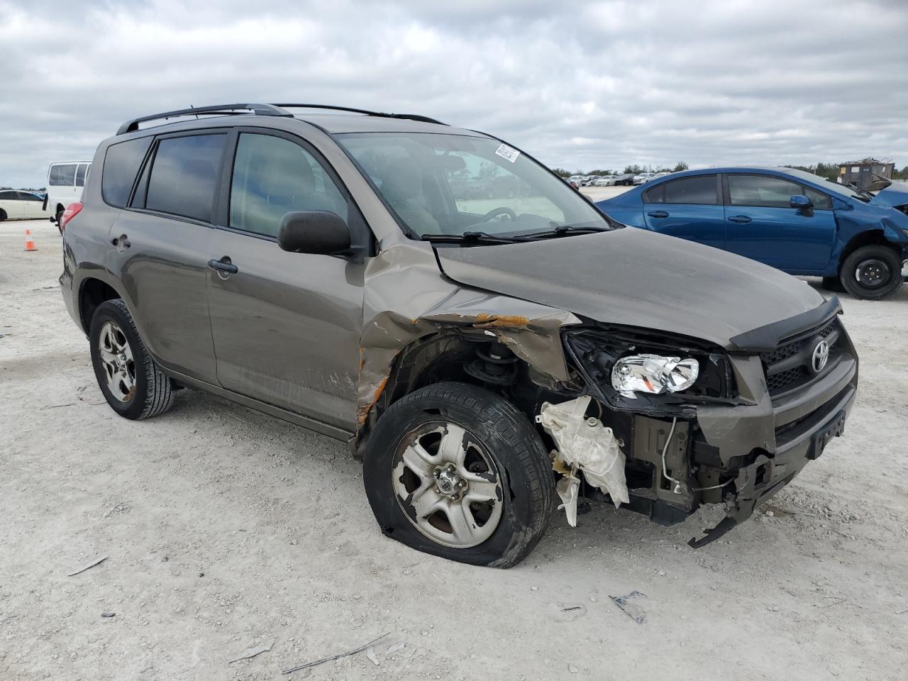 2011 TOYOTA RAV4 - Image 4