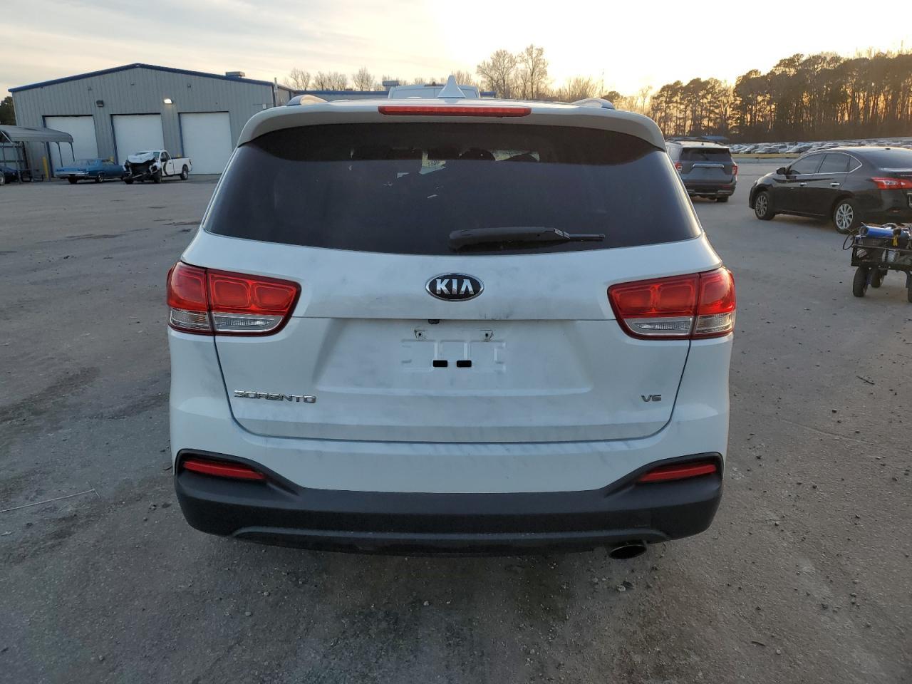 2016 KIA SORENTO LX - Image 6
