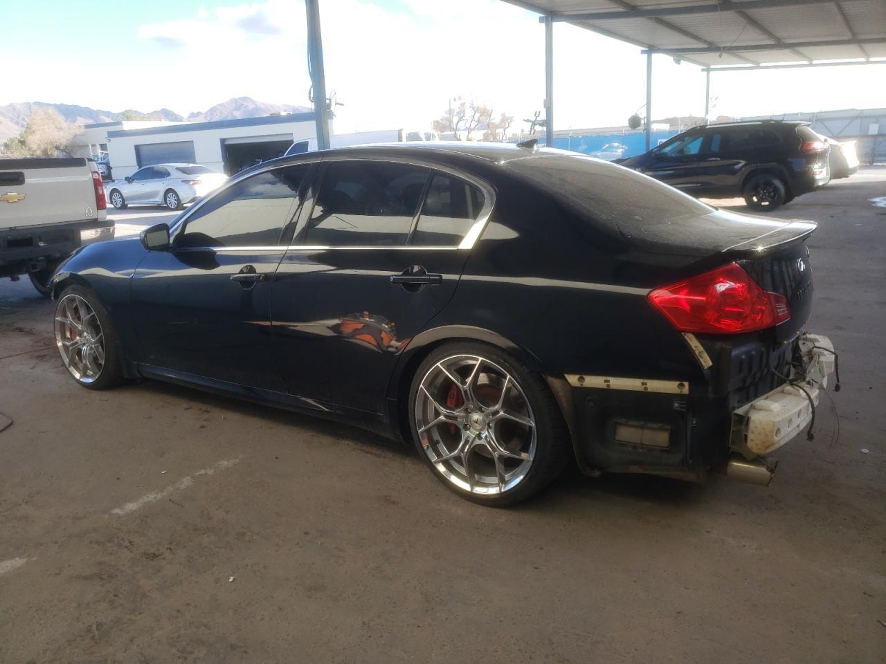 2011 INFINITI G37 - Фото 2