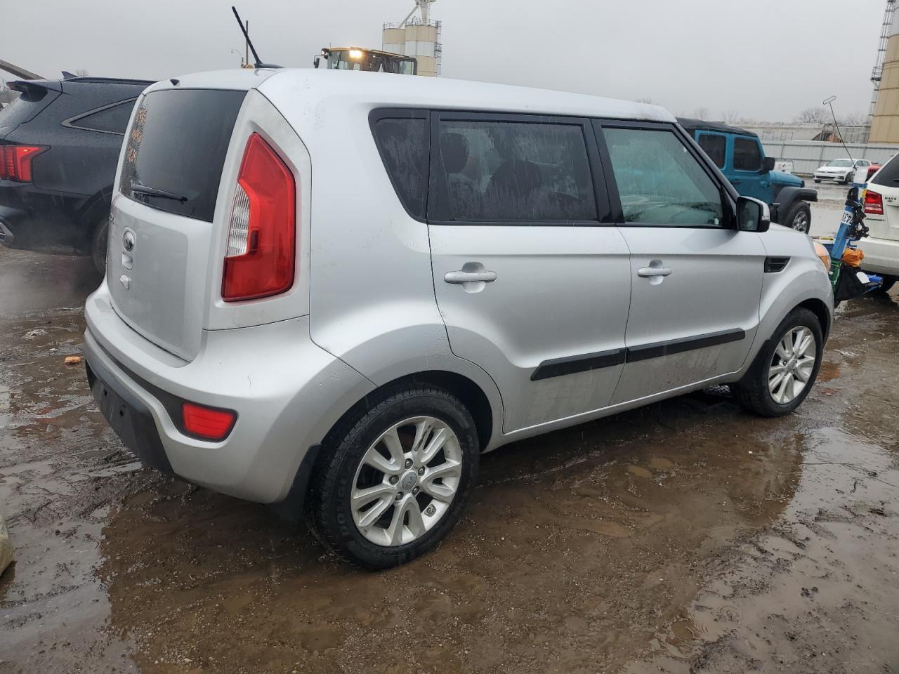 2013 KIA SOUL + - Image 3