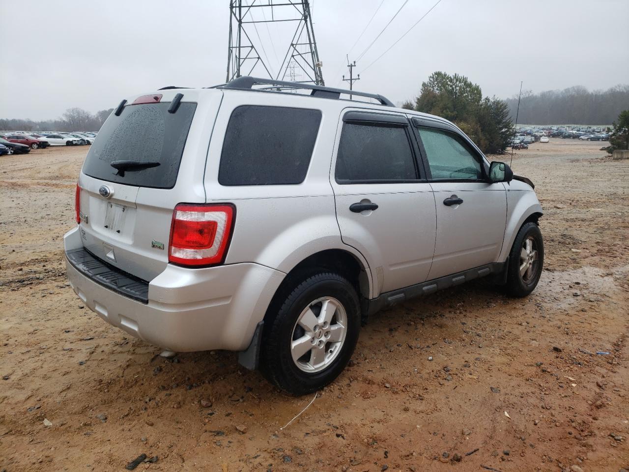 2010 FORD ESCAPE XLT - Image 3