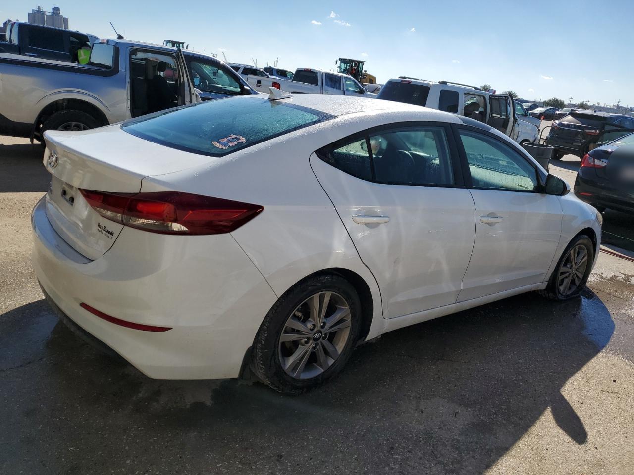 2018 HYUNDAI ELANTRA SE - Фото 3