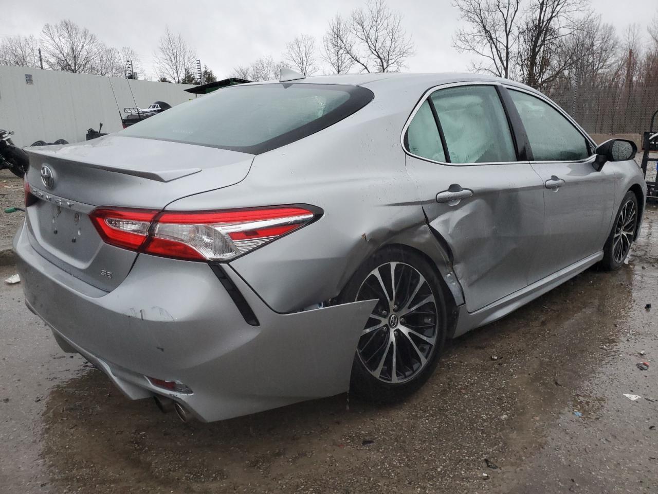 2020 TOYOTA CAMRY SE - Фото 3