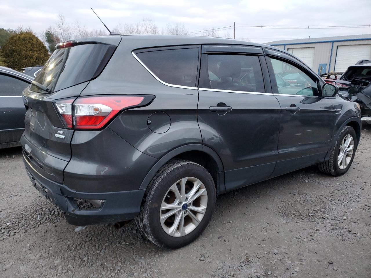 2017 FORD ESCAPE SE - Image 3