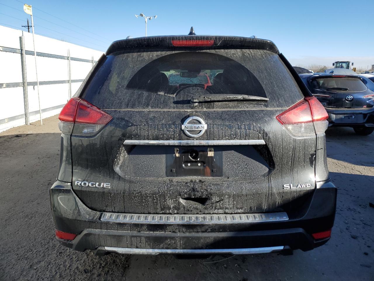 2017 NISSAN ROGUE SV - Image 6