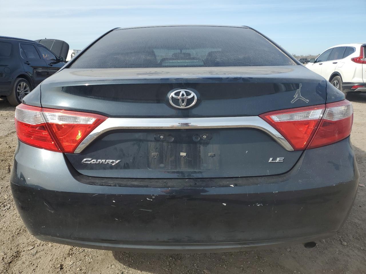2016 TOYOTA CAMRY LE - Фото 6