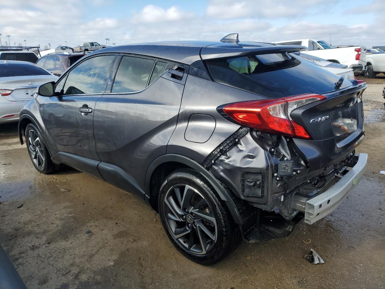 2021 TOYOTA C-HR XLE - Фото 2