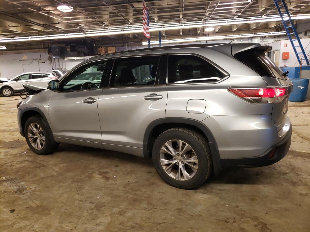 2015 TOYOTA HIGHLANDER - Image 2