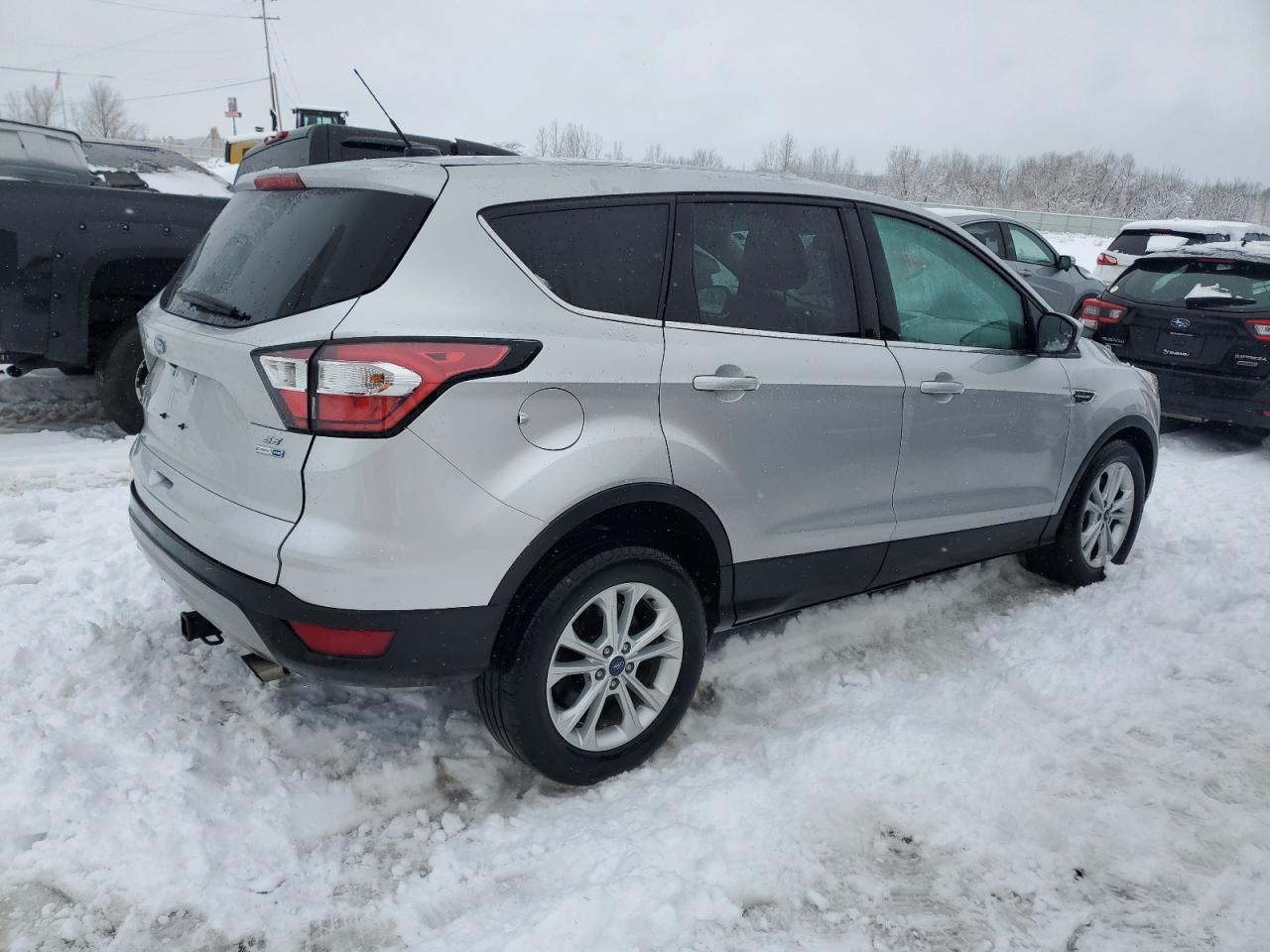 2017 FORD ESCAPE SE - Image 3