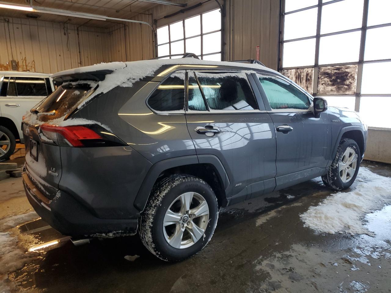 2021 TOYOTA RAV4 LE - Фото 3