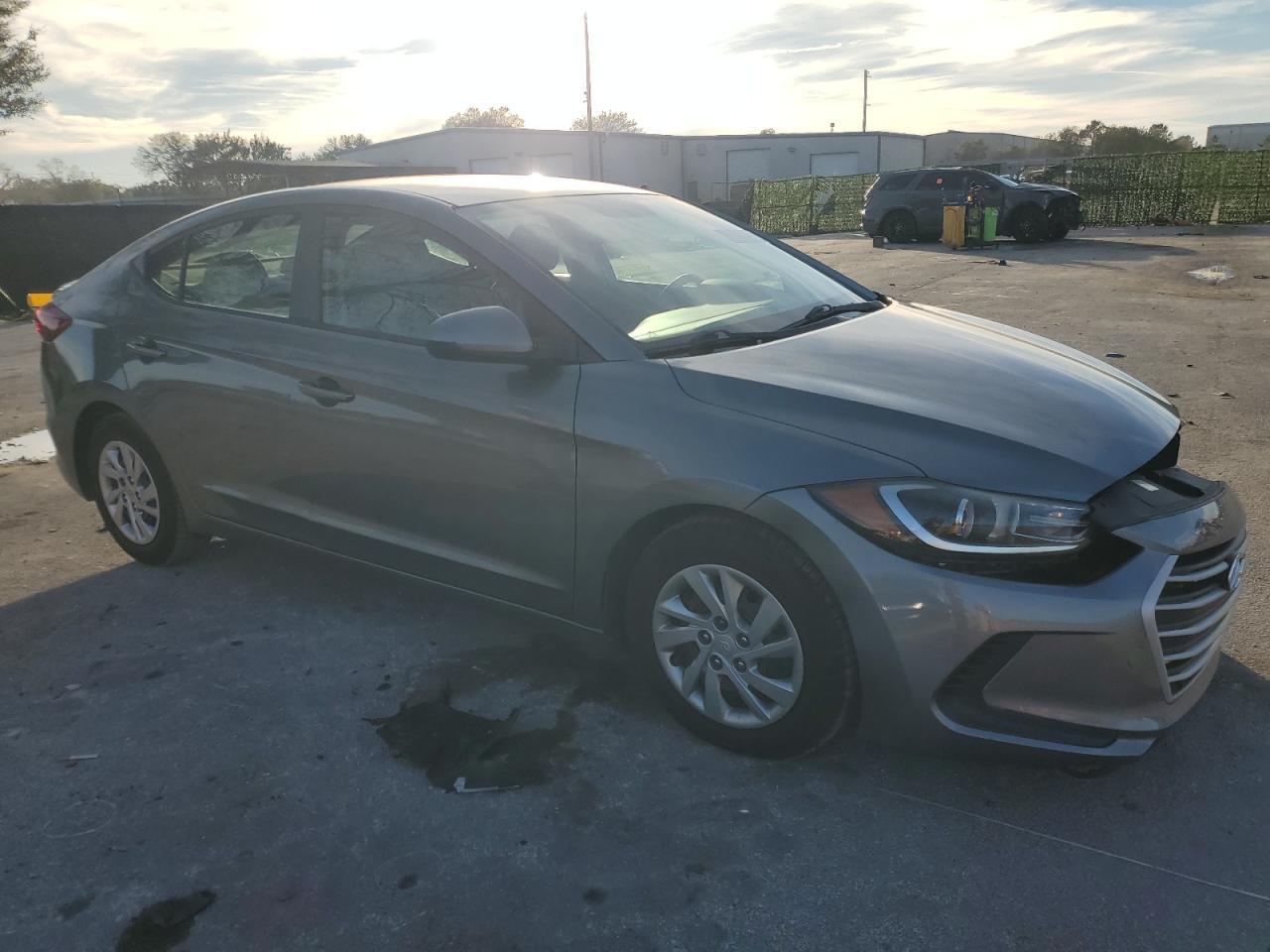 2017 HYUNDAI ELANTRA SE - Фото 4